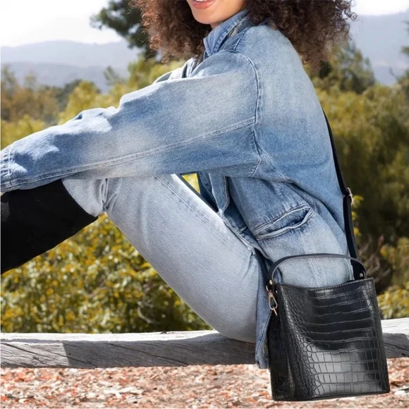 New Aota Elena Vegan Leather Croc Embossed Crossbody Bucket Bag Black - Picture 11 of 12